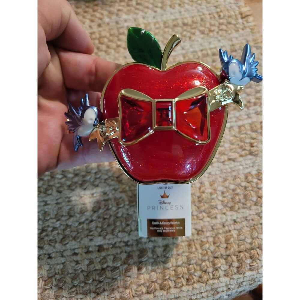 Snow White Nightlight Wallflower Plug - Bath and Body Works